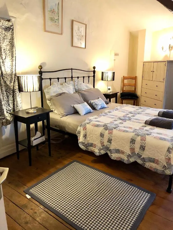 Holiday Home Petite Maison Bleue Puy-lʼÉvêque